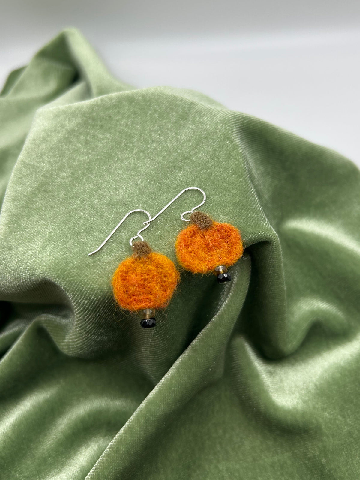 Small felt pumpkin earrings with tourmalines