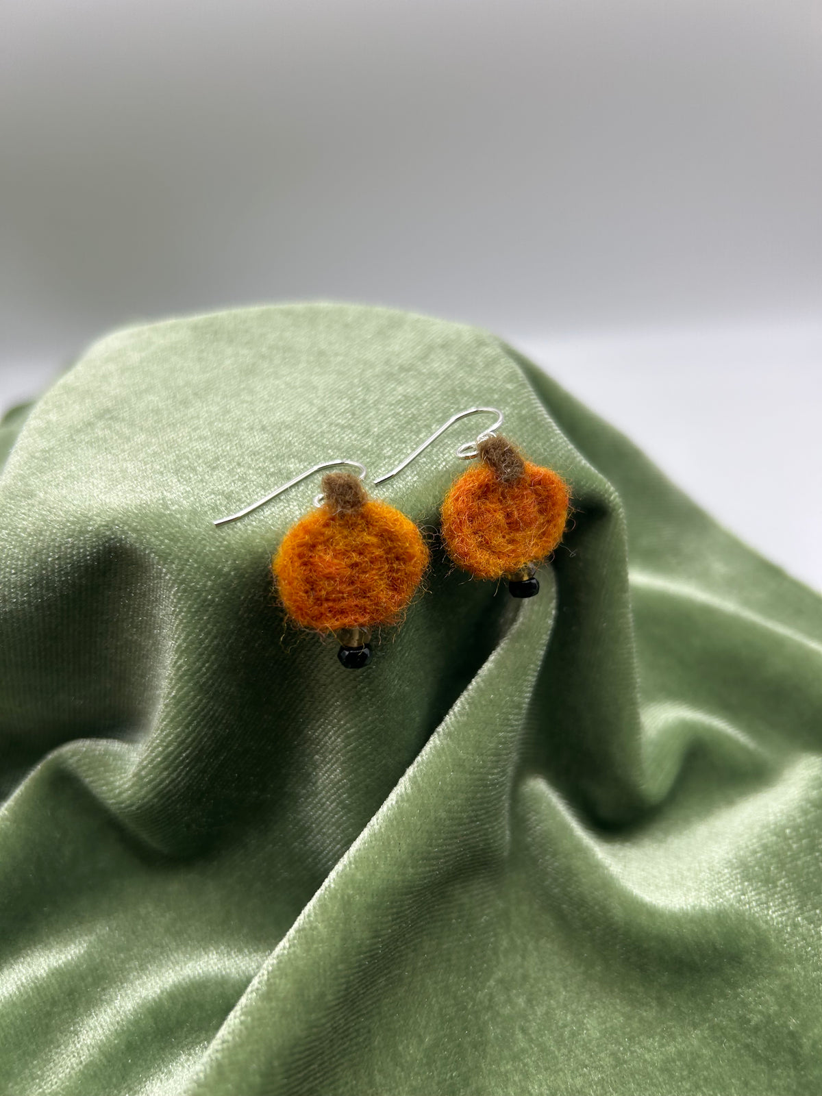 Small felt pumpkin earrings with tourmalines