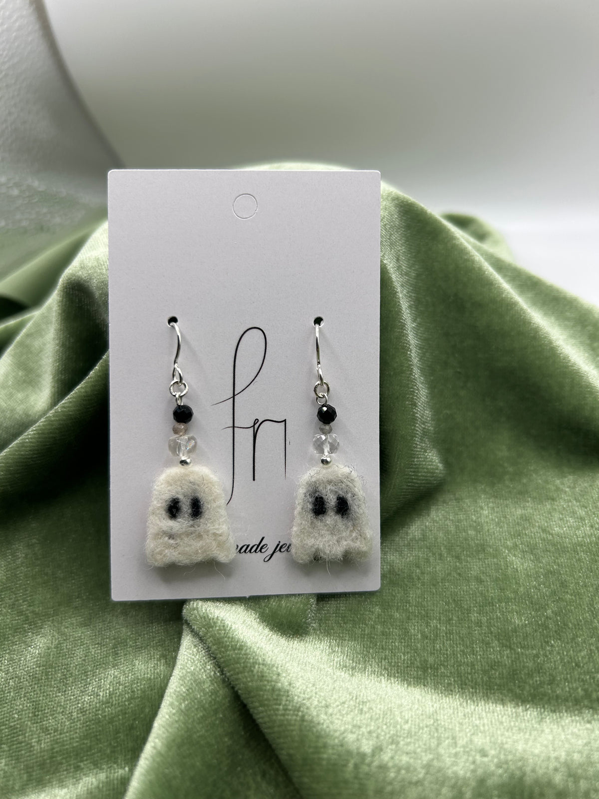 Ghost felt earrings with Onyx, labradorite and Arkansas ice crystal (american mined)