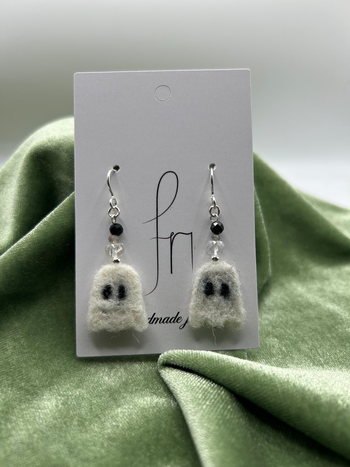 Ghost felt earrings with Onyx, labradorite and Arkansas ice crystal (american mined)