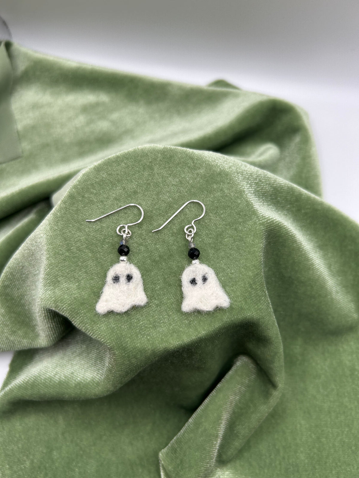 Small ghost felt earrings with Onyx and labradorite