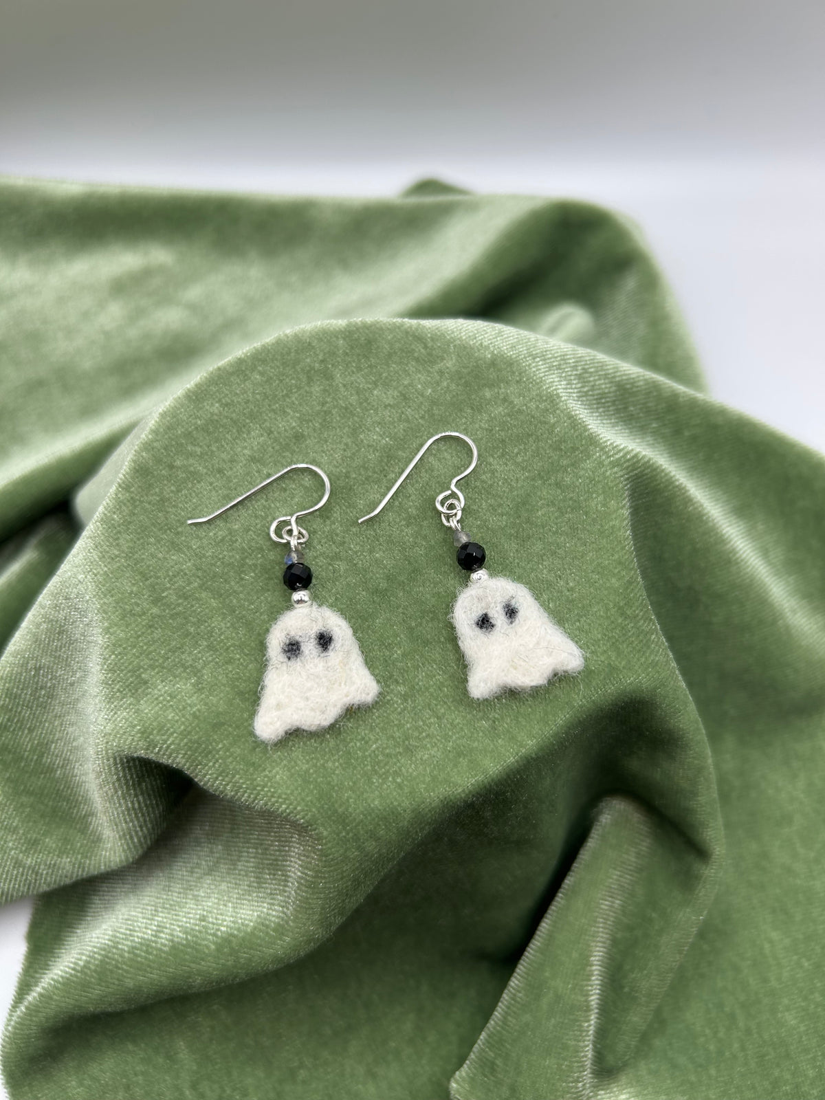 Small ghost felt earrings with Onyx and labradorite