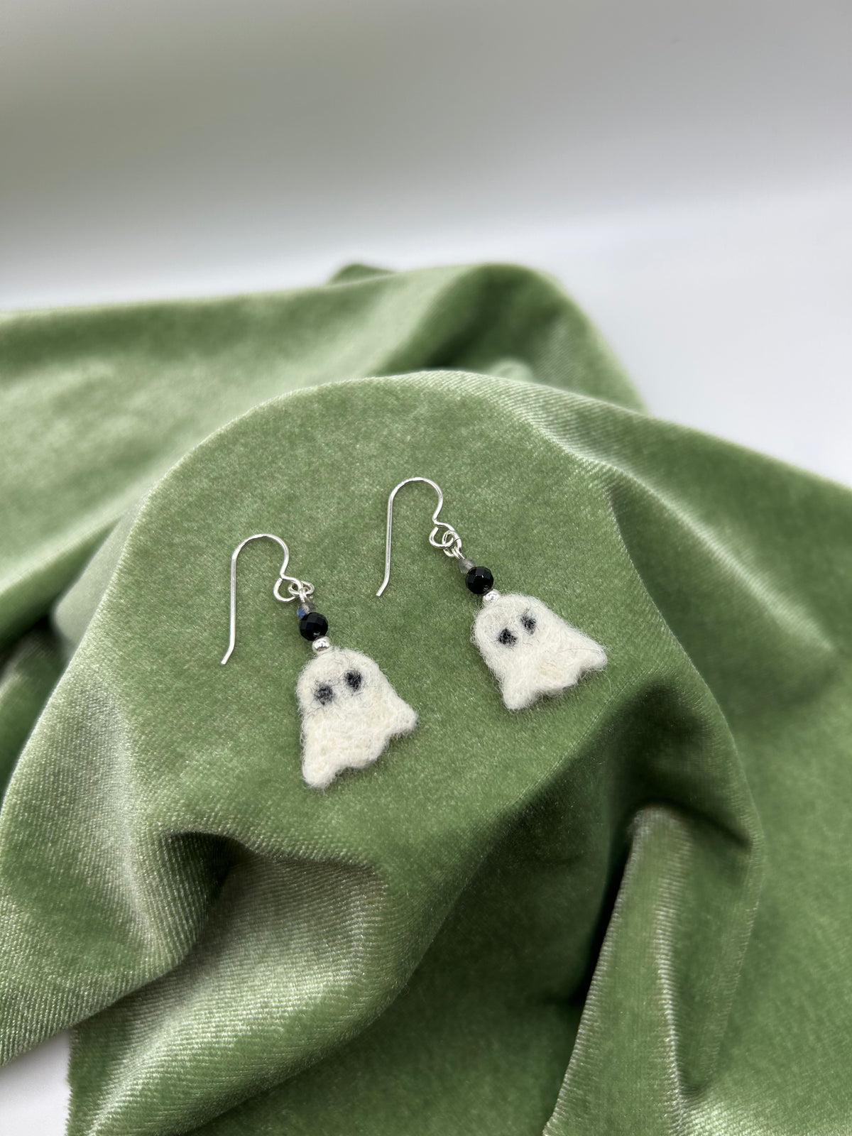 Small ghost felt earrings with Onyx and labradorite