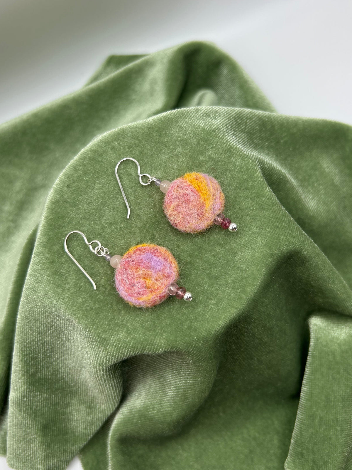Peach colored round felt w. Morganite, amethyst, tourmaline earring